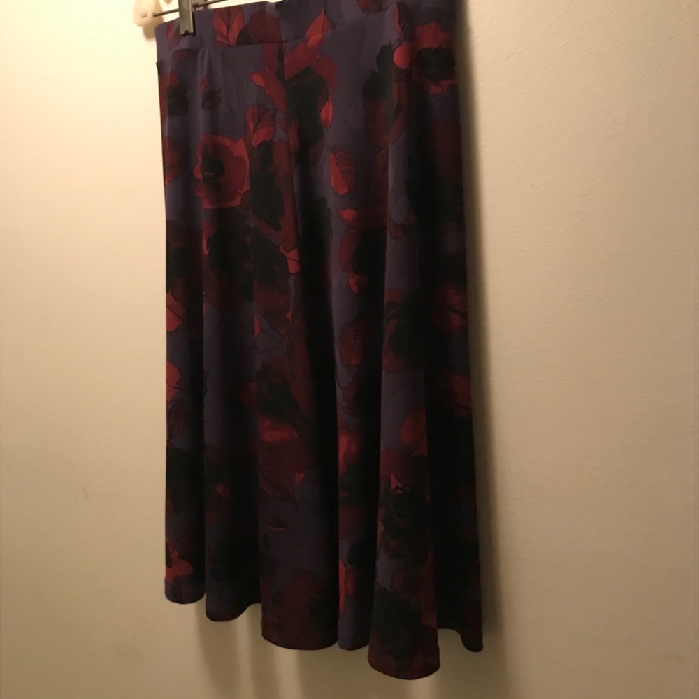 Floral flowing skirt Size L